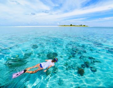 Go_snorkeling_in_the_Corals_National_Natural_Park