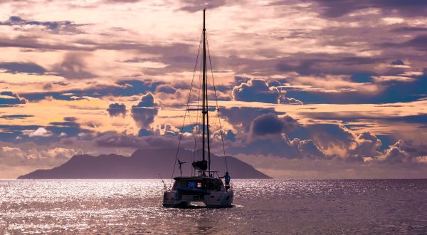 catamaran-6273113_1920