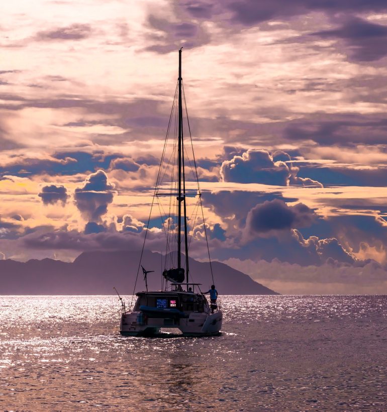 catamaran-6273113_1920